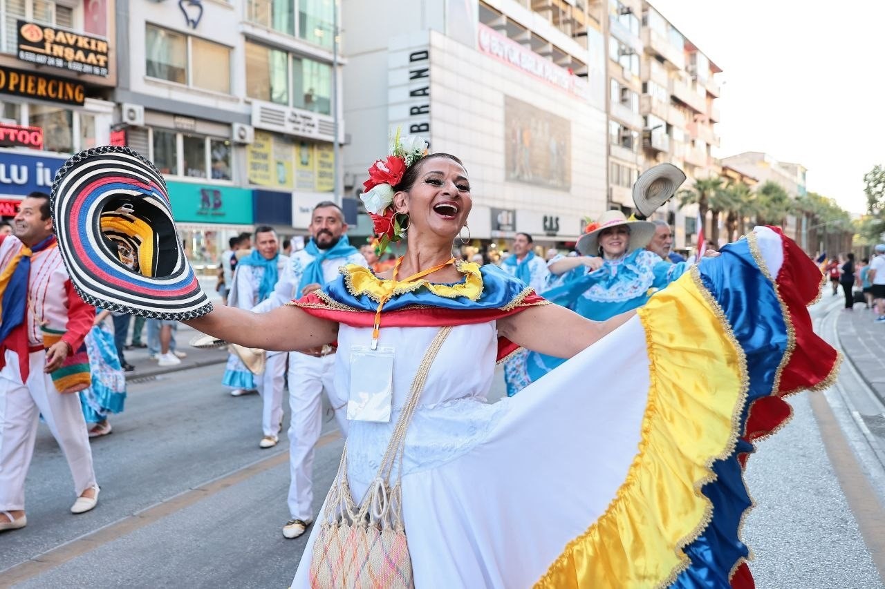 20. Uluslararası Halk Dansları Festivali kortejle başladı