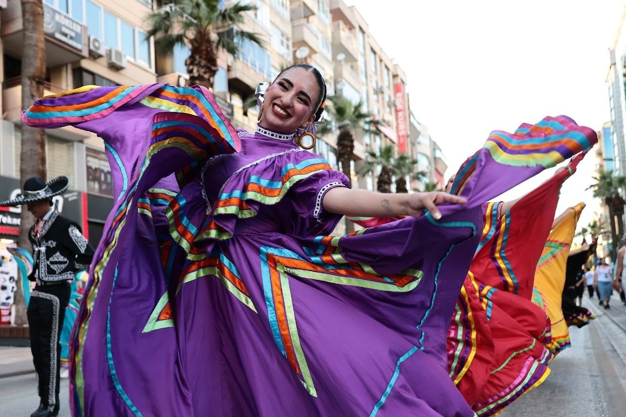 20. Uluslararası Halk Dansları Festivali kortejle başladı