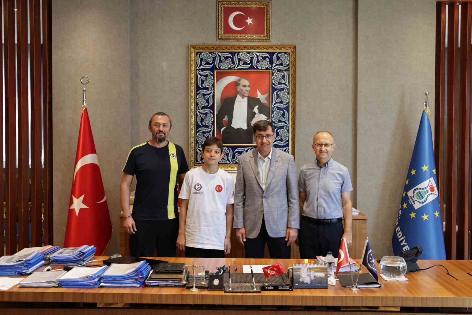 Belediye Başkanı Kahveci, Milli Yüzücü Ömer Cengiz’i ağırladı