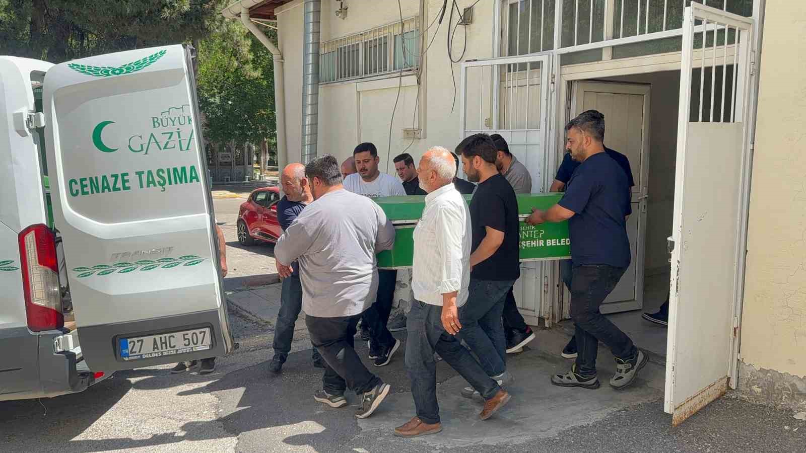 Sınava giderken geçirdiği kaza sonrası hayatını kaybeden gencin cenazesi ailesine teslim edildi