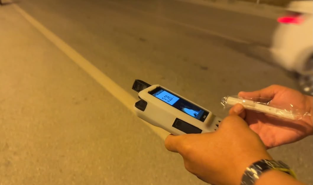 Denetim yapan polislere selam vermek için aracıyla yanlarına gitti, 3.28 promil alkollü çıktı