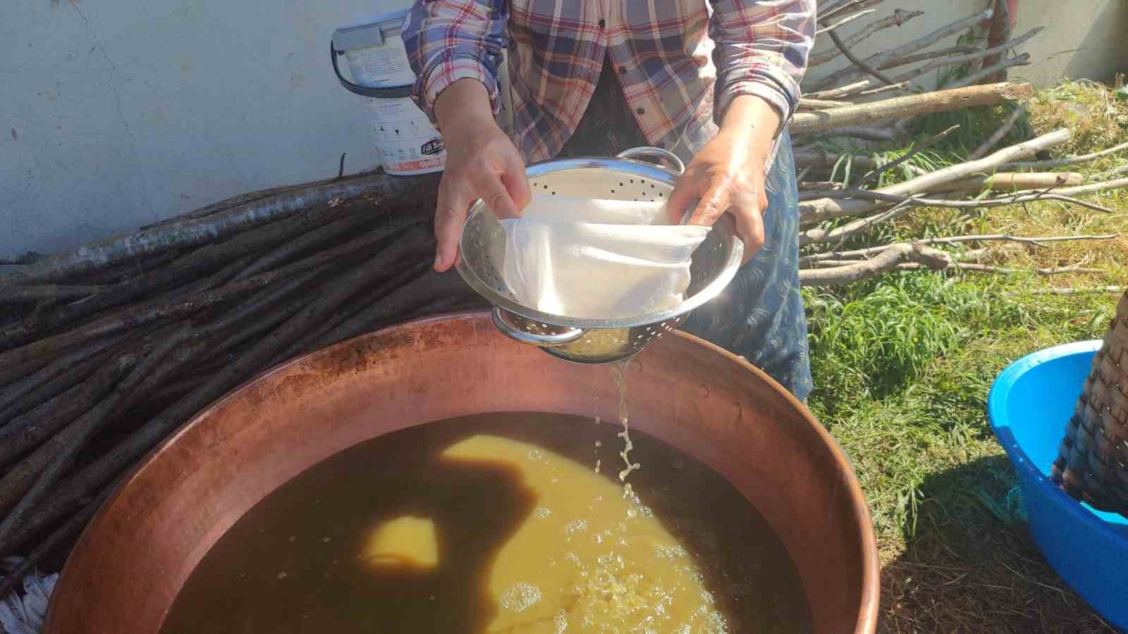 Karadeniz’de dut pekmezi mesaisi başladı: Kazanlar şifa için kaynıyor