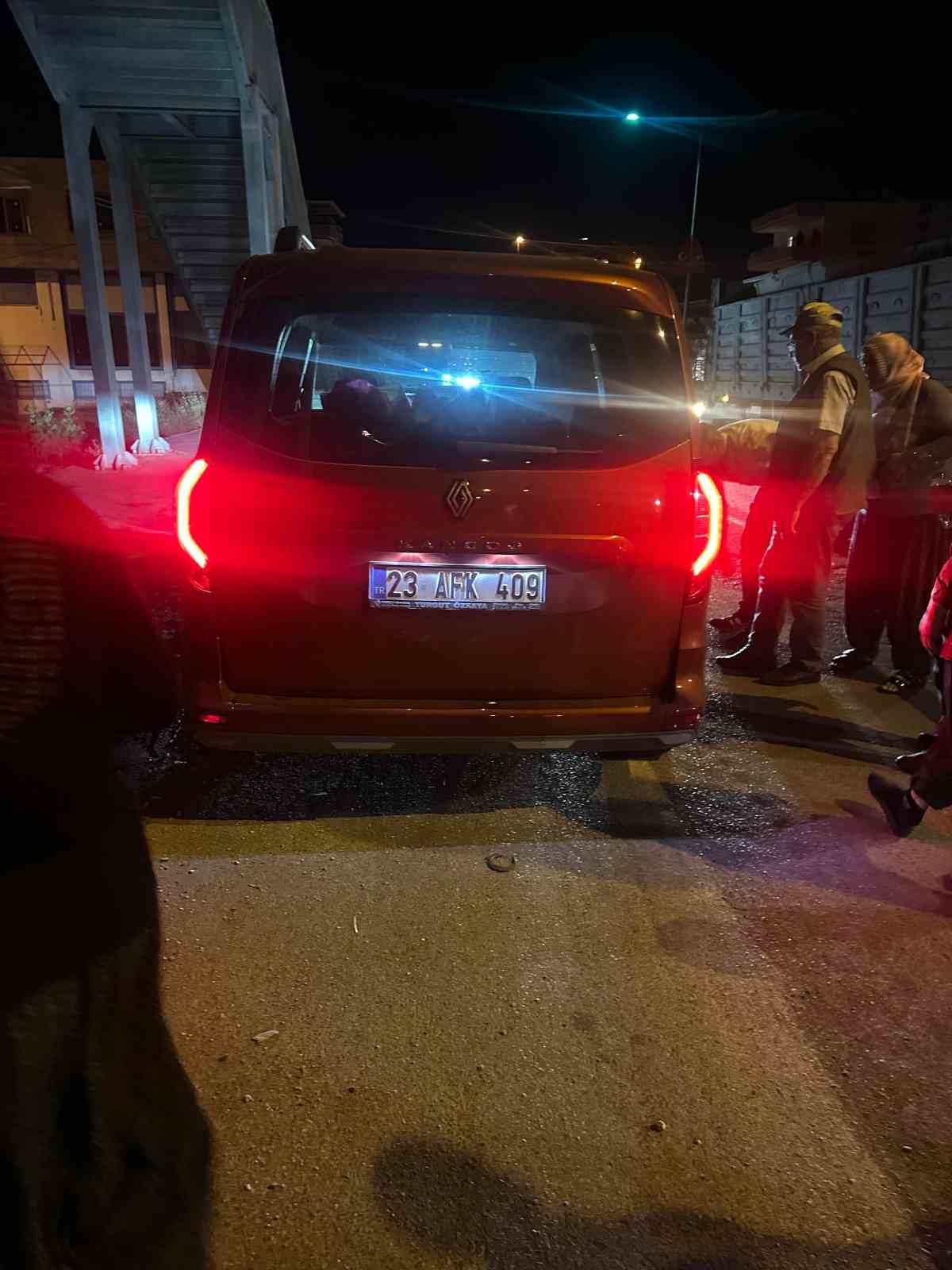Traktör ile hafif ticari araç çarpıştı: 1 yaralı
