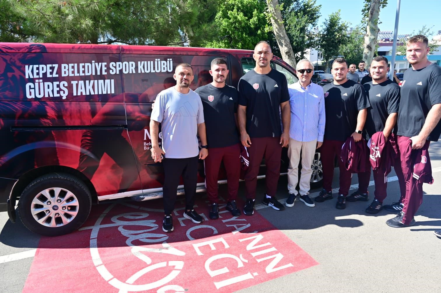 Kepez’in pehlivanları dualarla Tarihi Kırkpınar’a uğurlandı