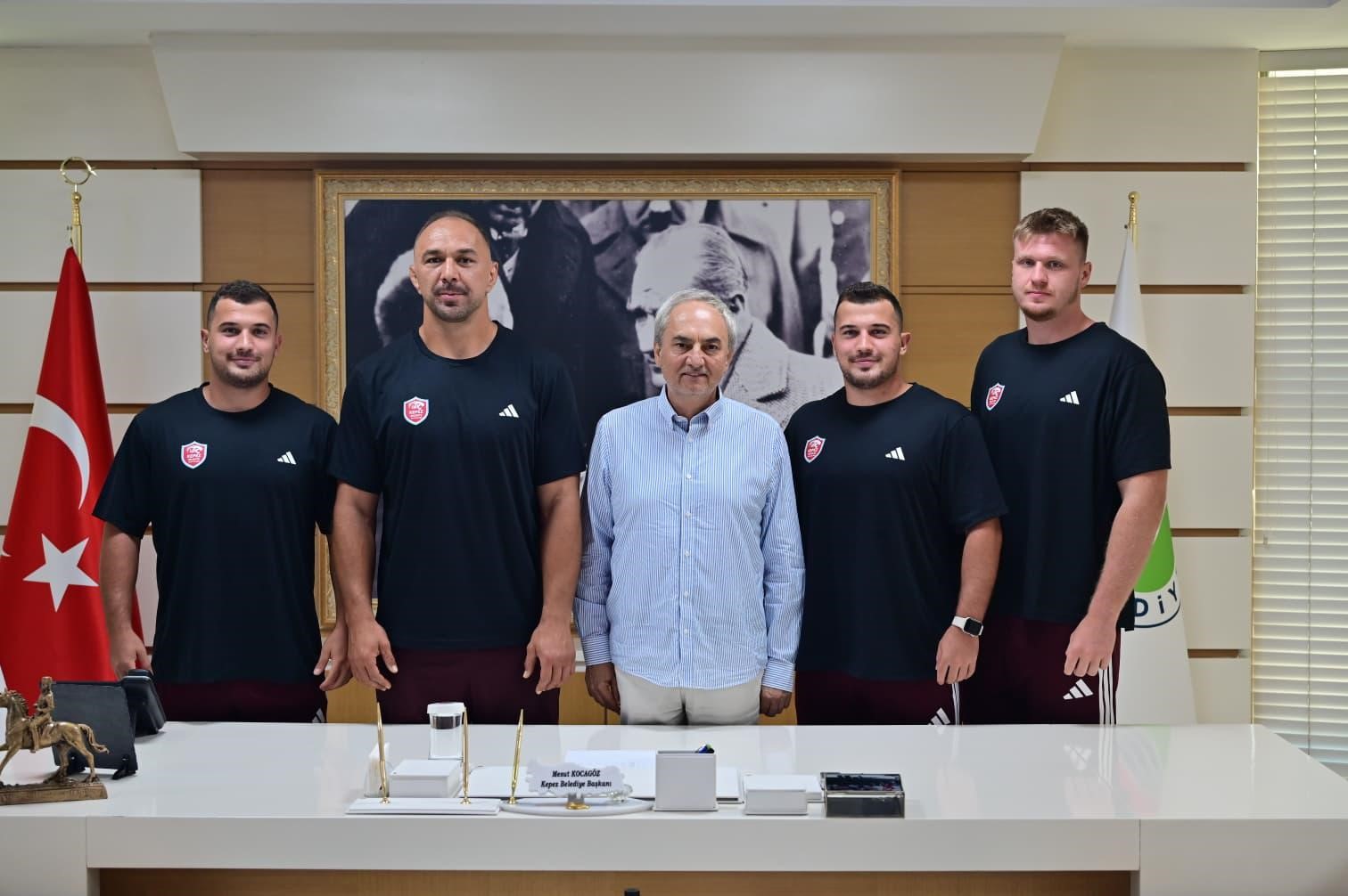 Kepez’in pehlivanları dualarla Tarihi Kırkpınar’a uğurlandı