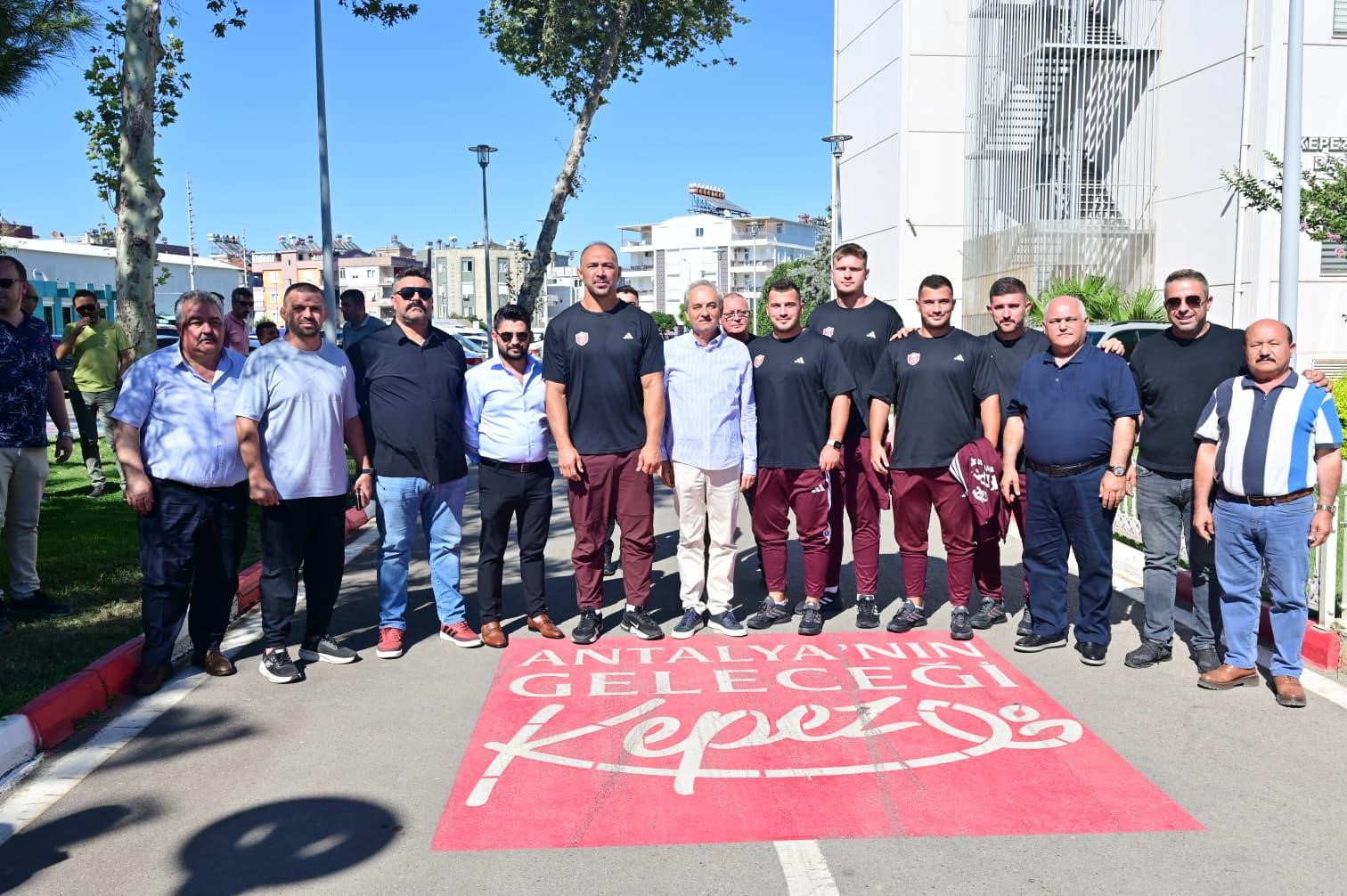 Kepez’in pehlivanları dualarla Tarihi Kırkpınar’a uğurlandı