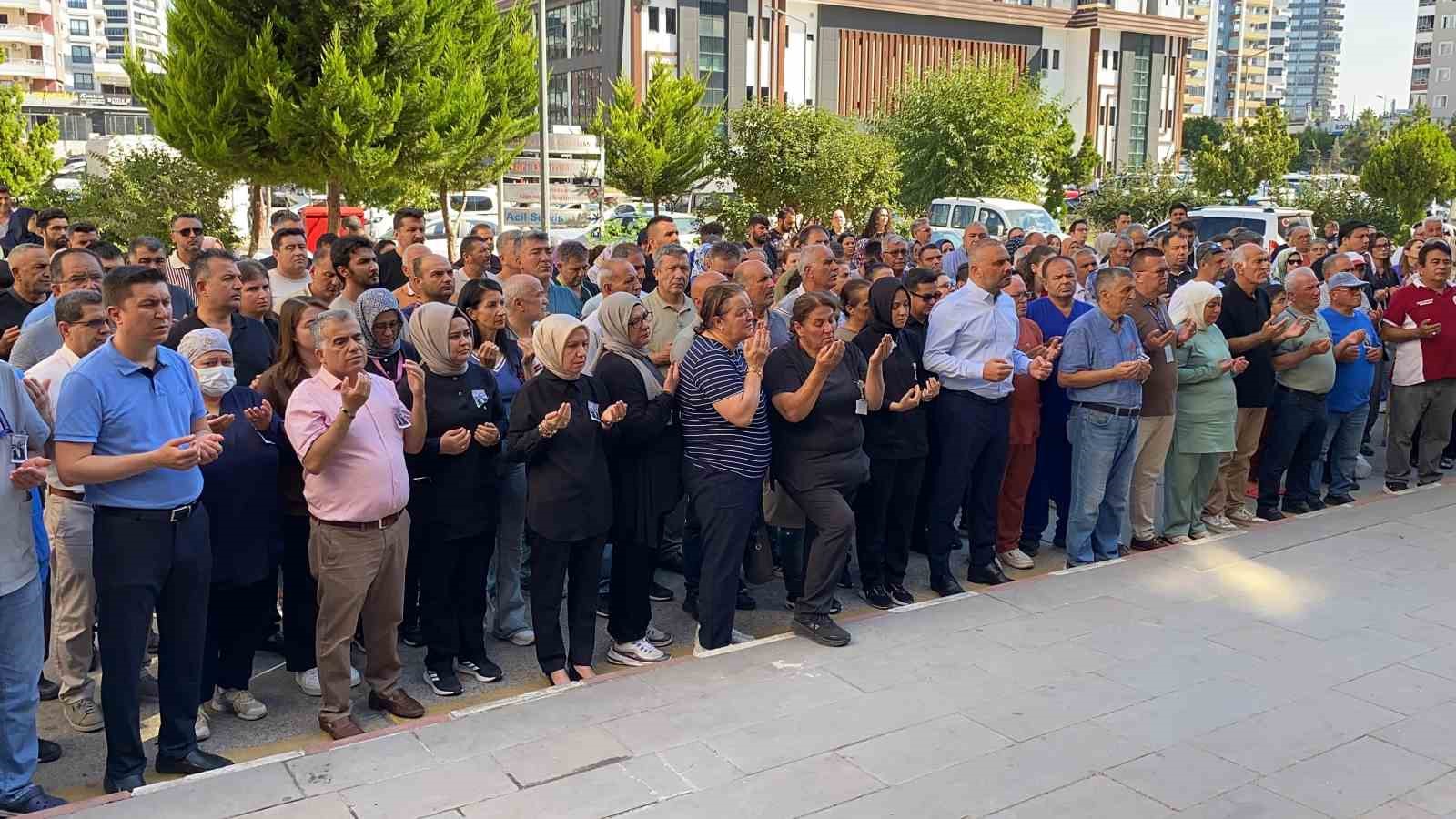 Radyoloji teknisyeni görev yaptığı hastaneden gözyaşlarıyla uğurlandı