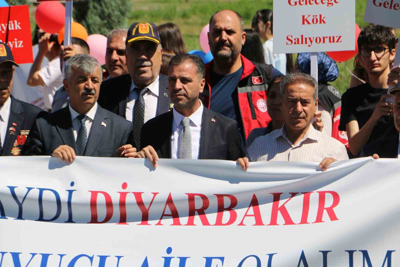 Diyarbakır’da "Korucu Aile Yürüyüşü" düzenlendi