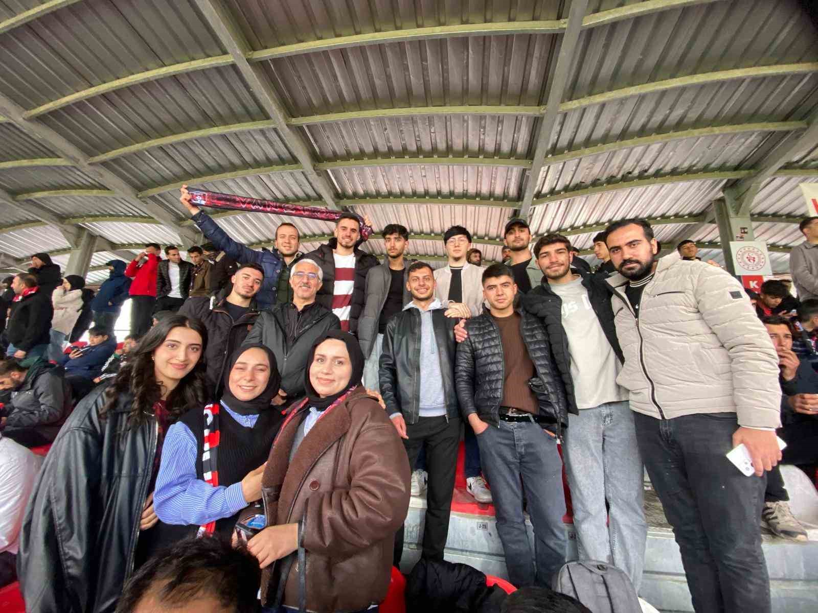 Özalp Meslek Yüksekokulu’ndan gönüllere dokunan projeler