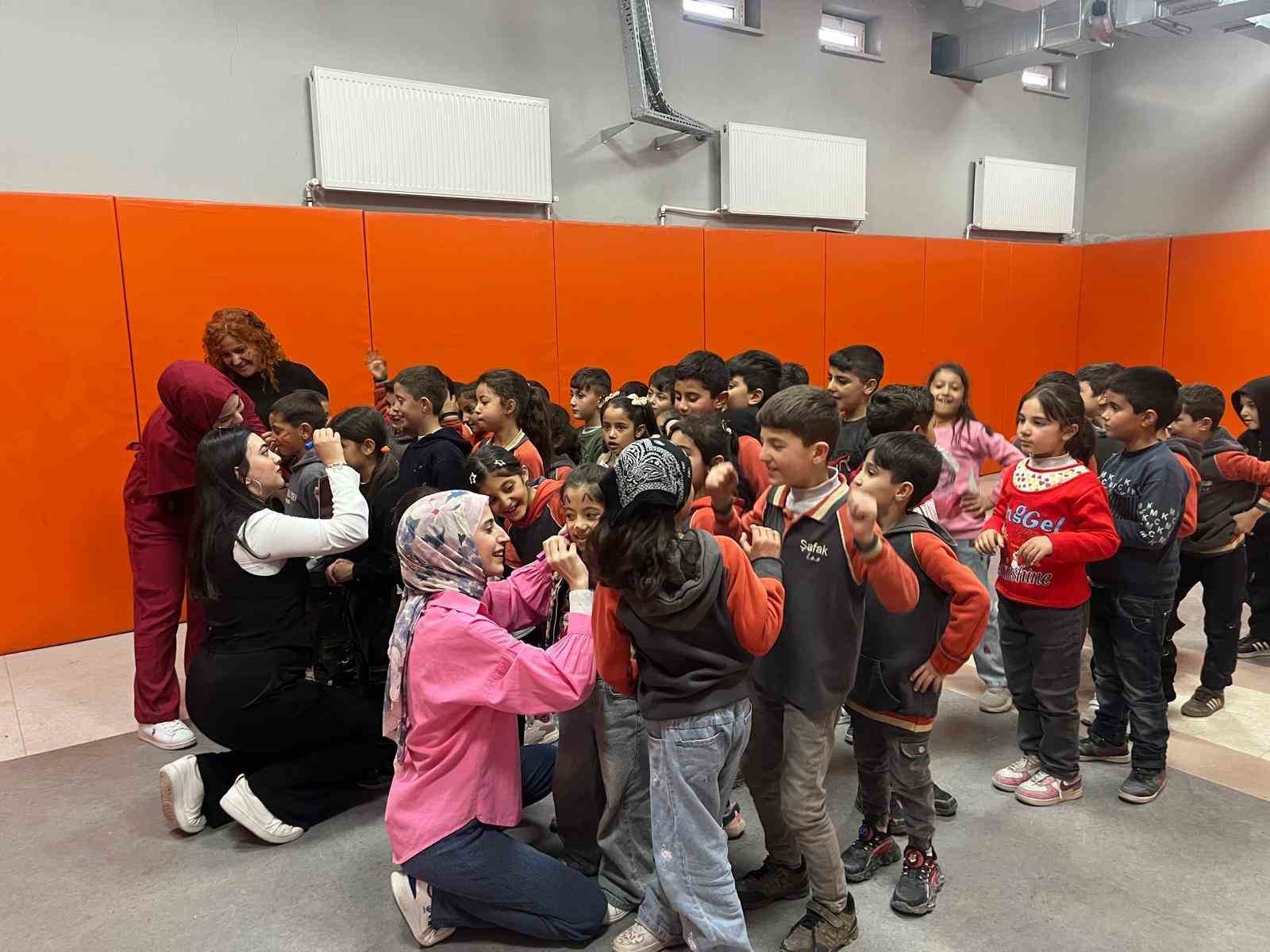 Özalp Meslek Yüksekokulu’ndan gönüllere dokunan projeler