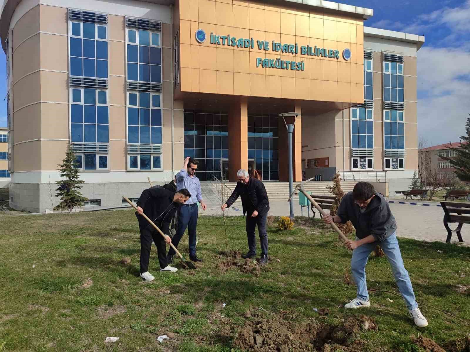 Özalp Meslek Yüksekokulu’ndan gönüllere dokunan projeler