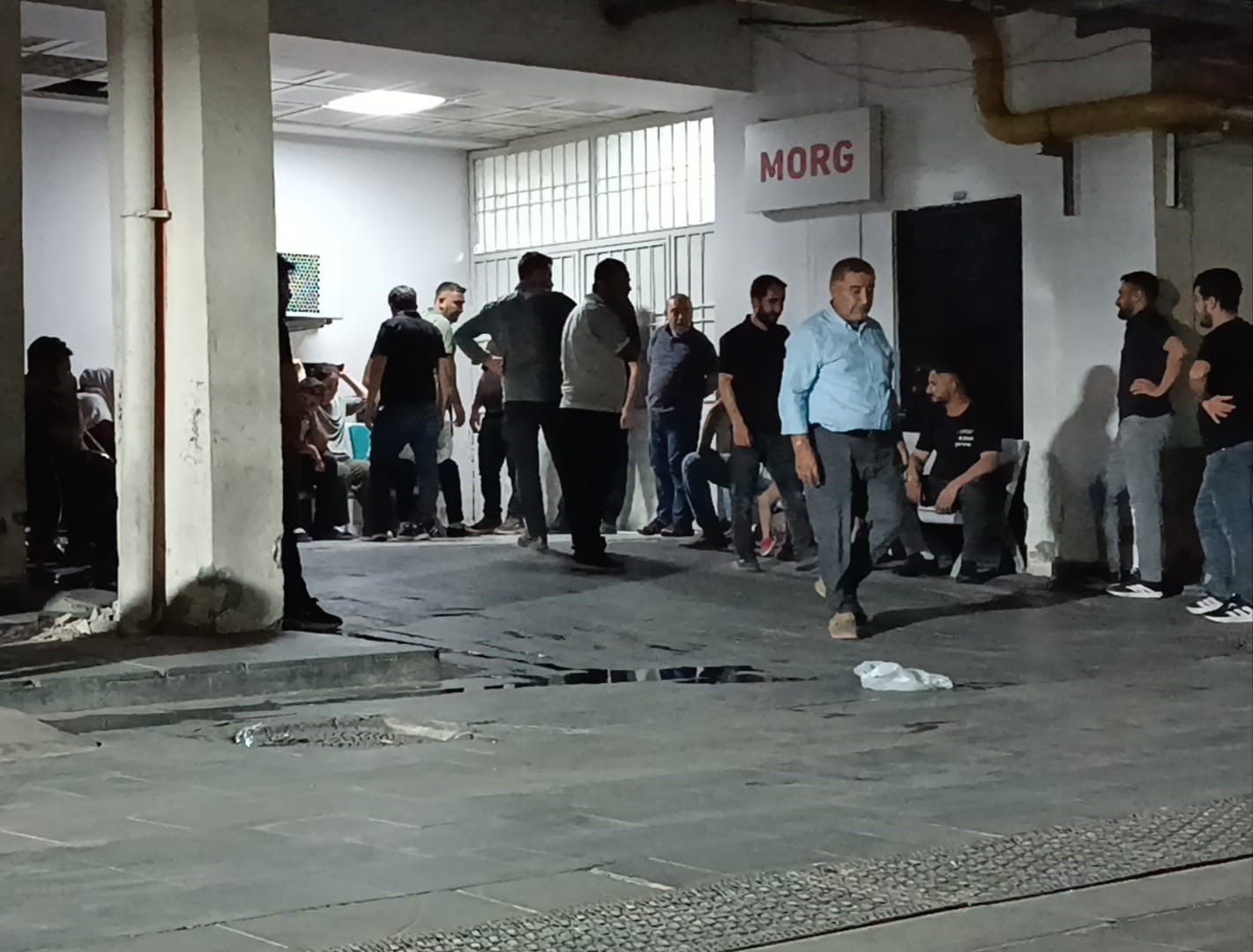 Otomobilin camından sarkan 19 yaşındaki genç hayatını kaybetti
