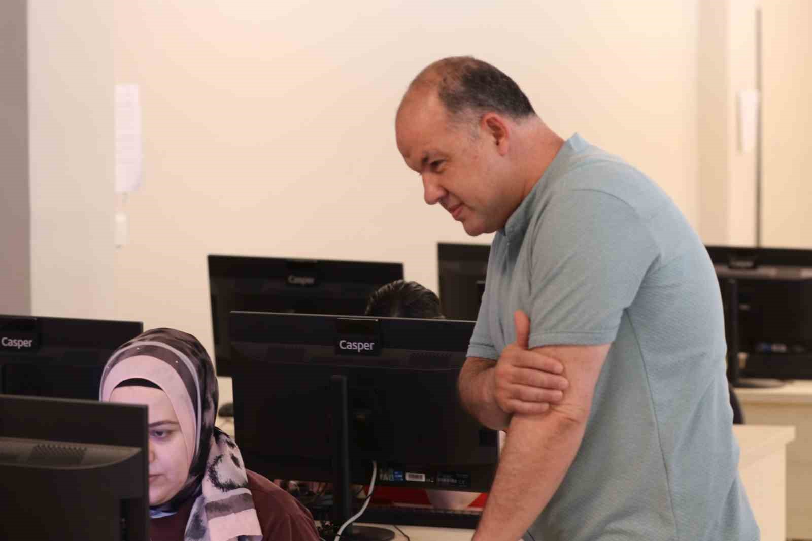 Sağlıkta iletişim kazalarına ve şiddete yapay zeka çözümü