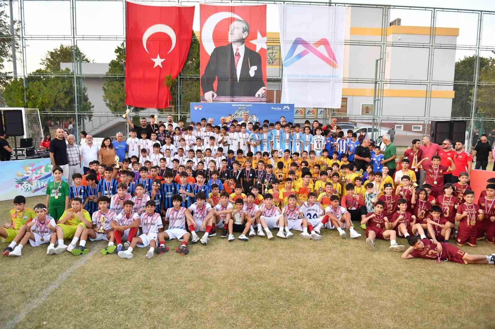 Mersin’de minik futbolcuların şenlik heyecanı sona erdi