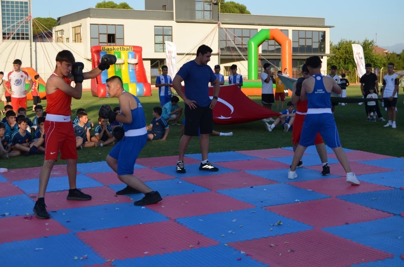 GSB İzmir spor okulları Bayındır’da törenle açıldı