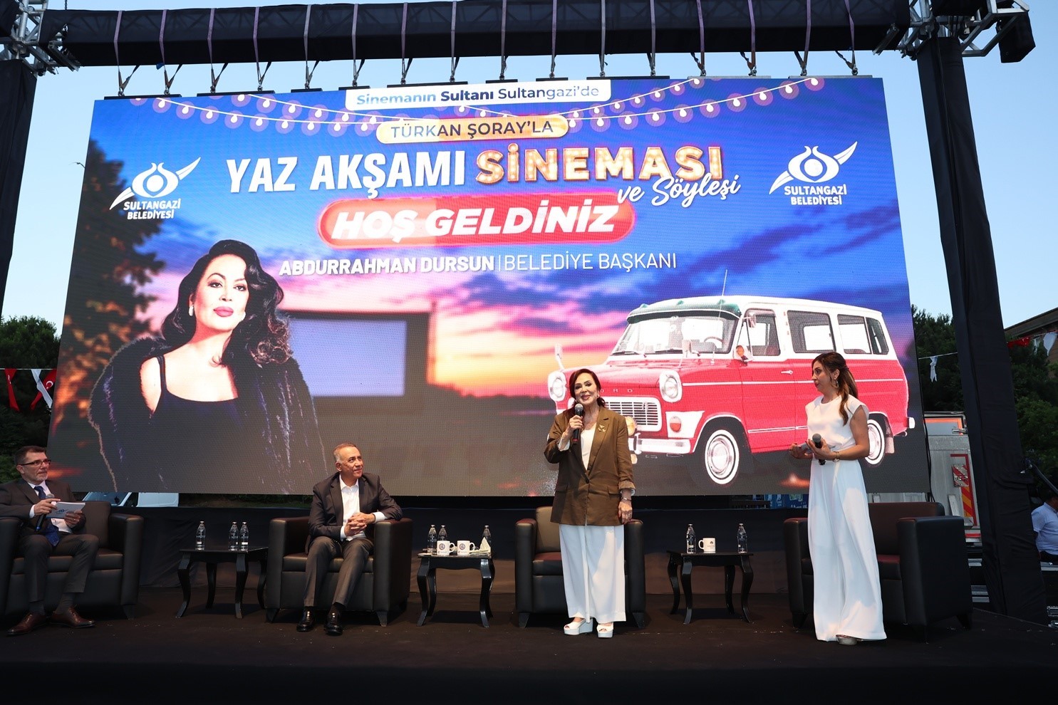 Türkan Şoray, Sultangazililerle unutulmaz bir yaz akşamında buluştu