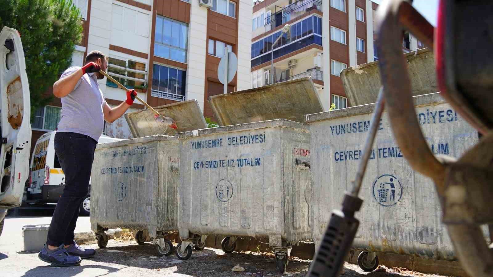Yunusemre’de çöp konteynerlerine yaz mesaisi
