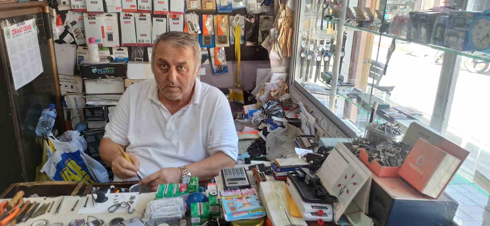 52 yıllık saat tamircisi teknolojiye direniyor
