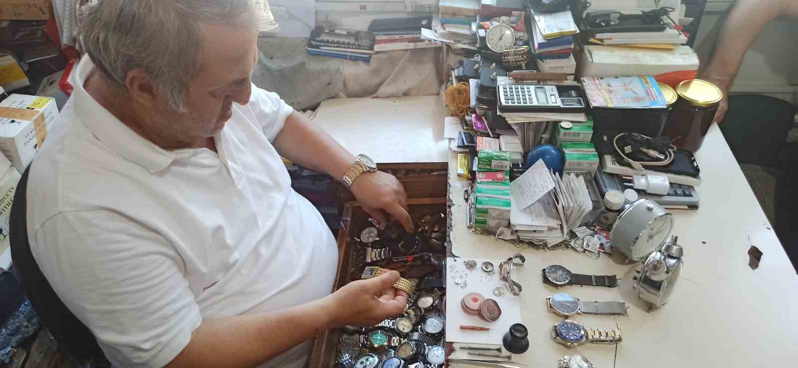 52 yıllık saat tamircisi teknolojiye direniyor
