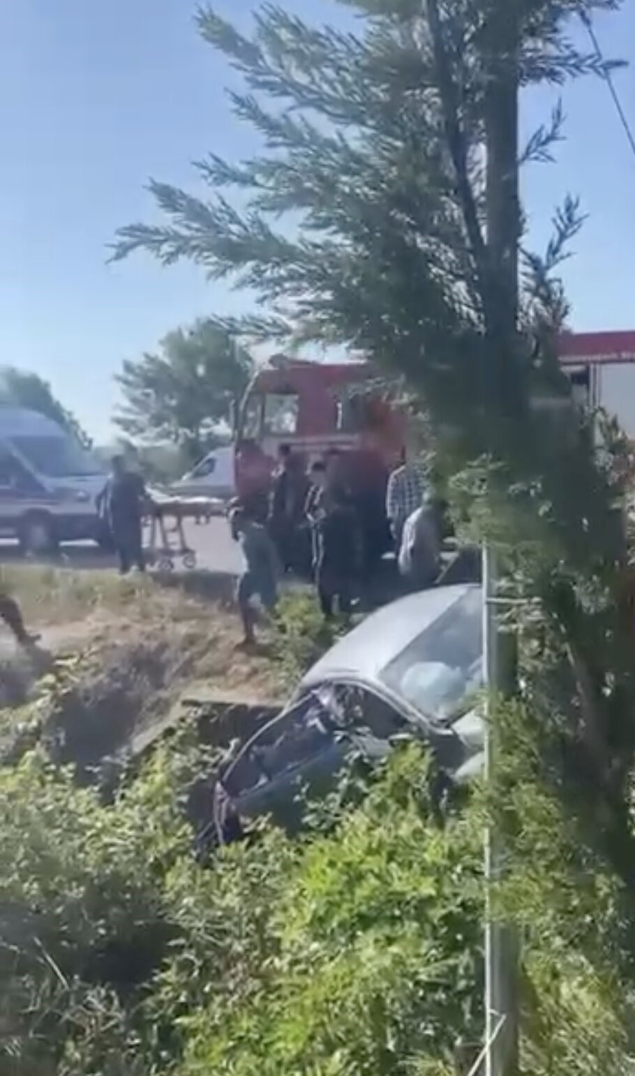 Otomobil menfeze uçtu: Anne ile kızı hayatını kaybetti, sürücü yaralandı