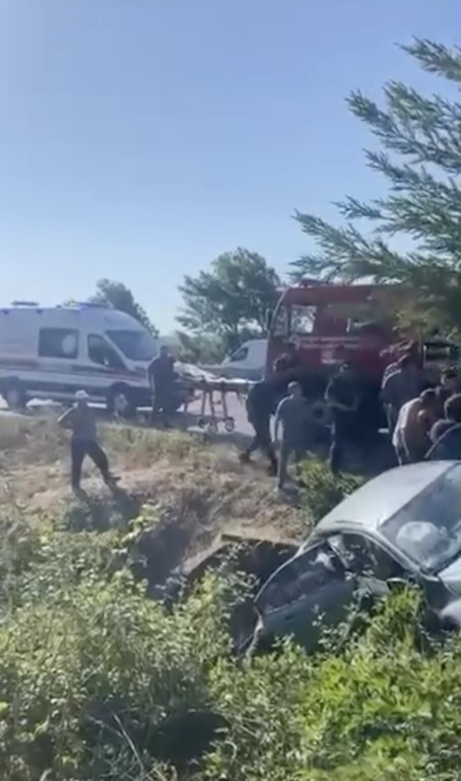 Otomobil menfeze uçtu: Anne ile kızı hayatını kaybetti, sürücü yaralandı