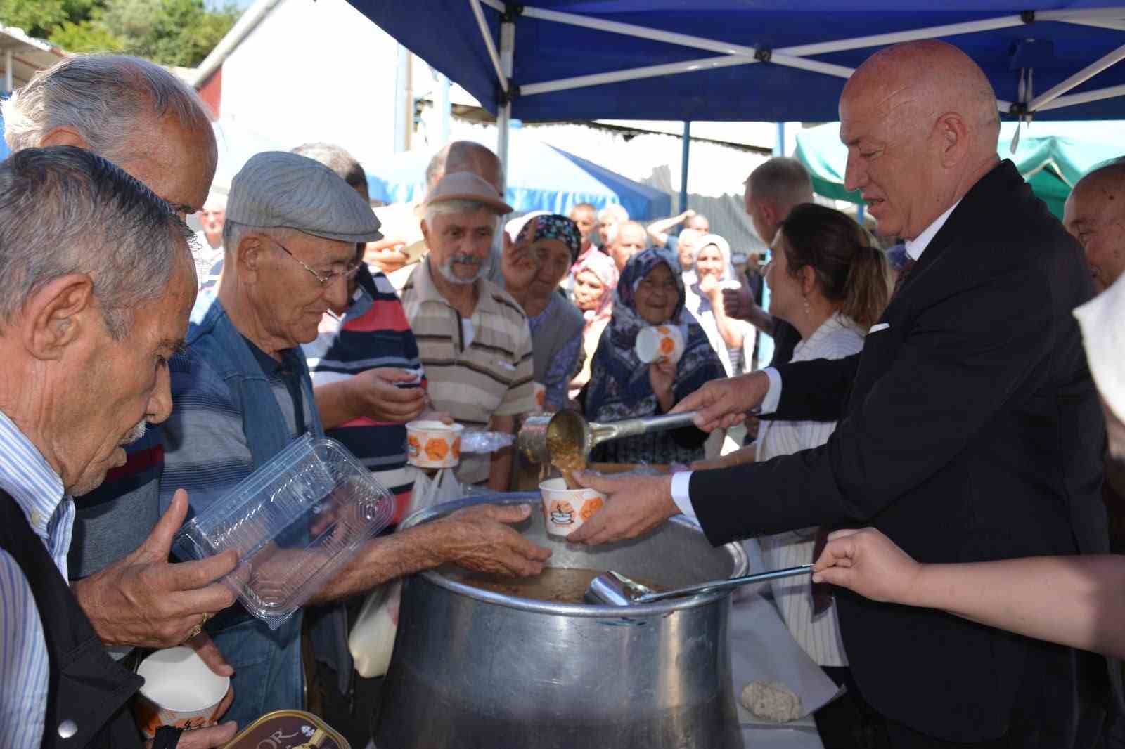 Babadağ Belediyesinden vatandaşlara aşure ikramı