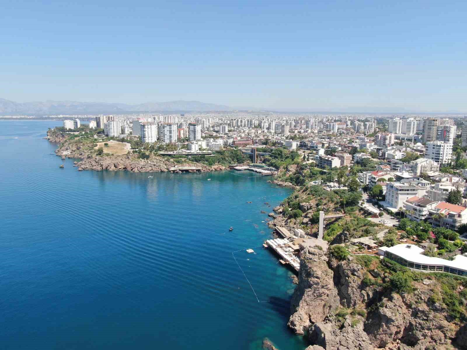 Antalya falezleri için kritik uyarı: "Bu gidişle 50 metrede bir asansör, 50 metrede bir beach platformu görebiliriz"