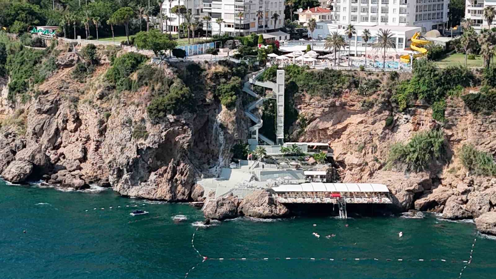 Antalya falezleri için kritik uyarı: "Bu gidişle 50 metrede bir asansör, 50 metrede bir beach platformu görebiliriz"