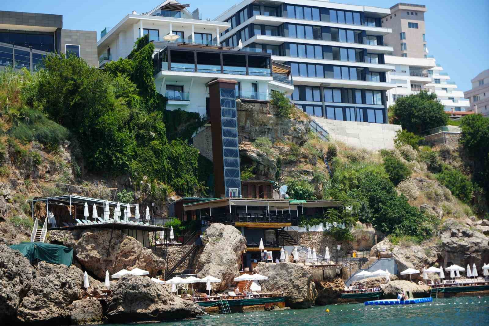 Antalya falezleri için kritik uyarı: "Bu gidişle 50 metrede bir asansör, 50 metrede bir beach platformu görebiliriz"