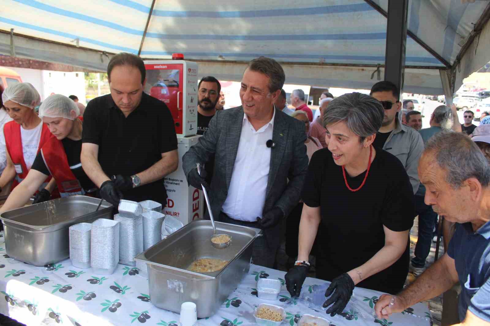 Efeler’den 3 bin kişilik aşure hayrı