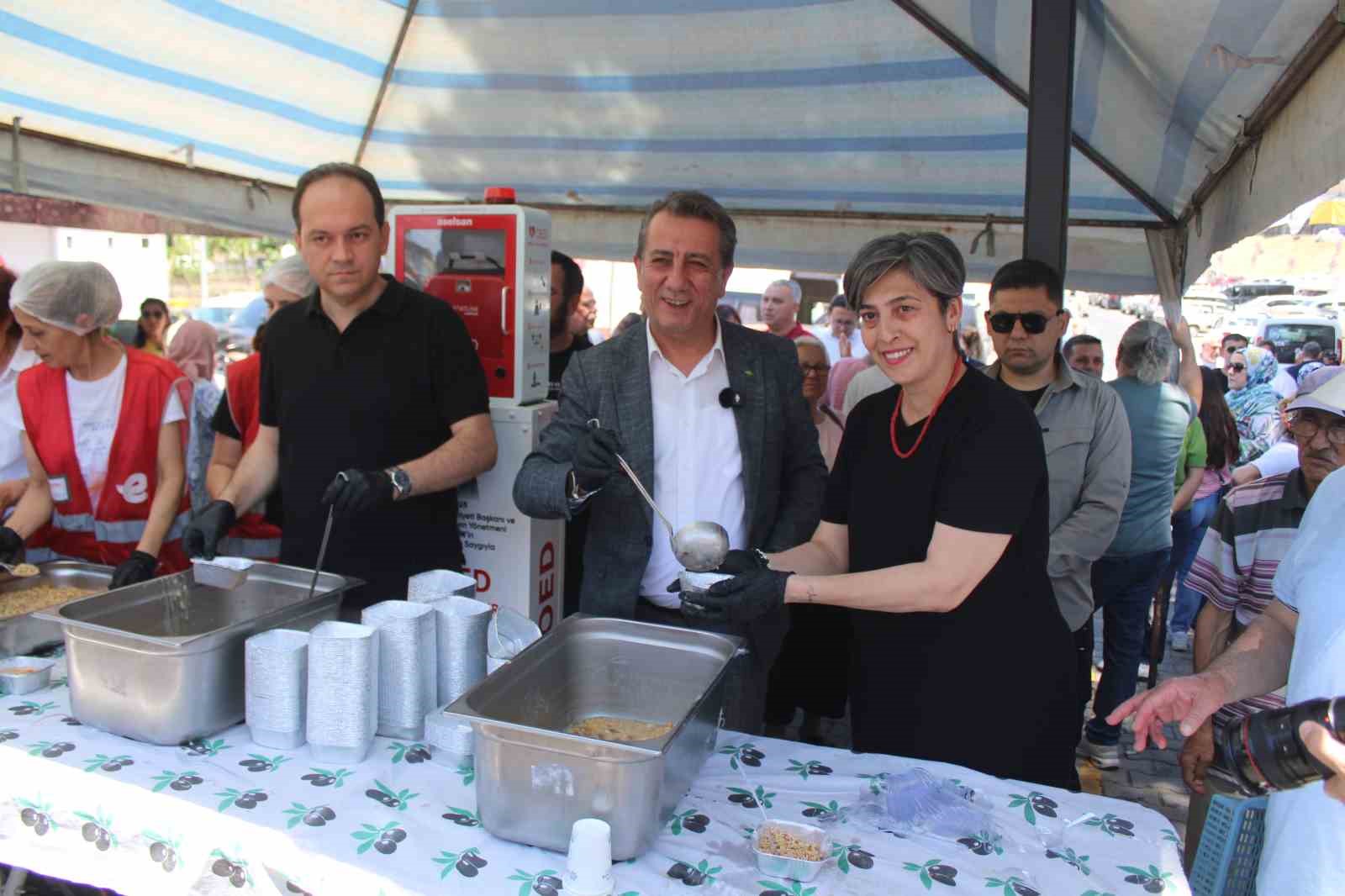 Efeler’den 3 bin kişilik aşure hayrı