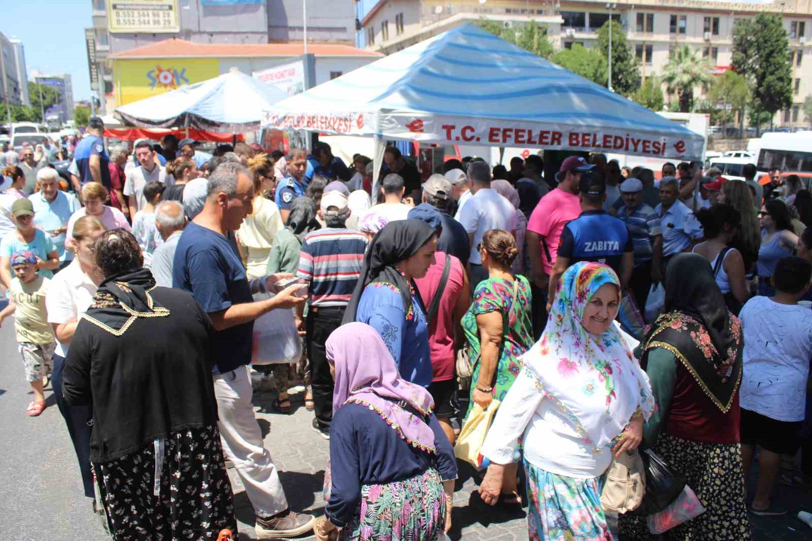 Efeler’den 3 bin kişilik aşure hayrı