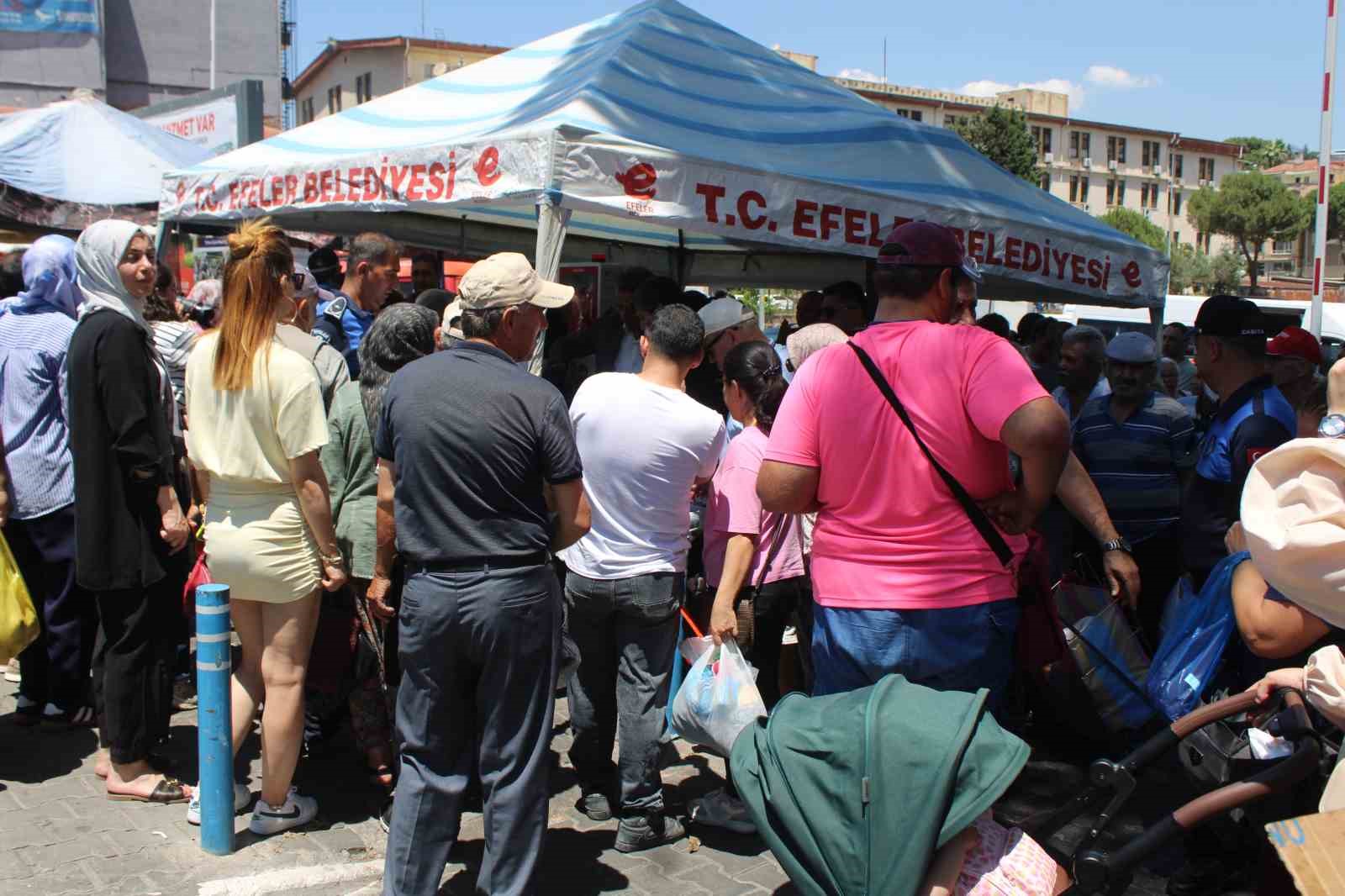 Efeler’den 3 bin kişilik aşure hayrı