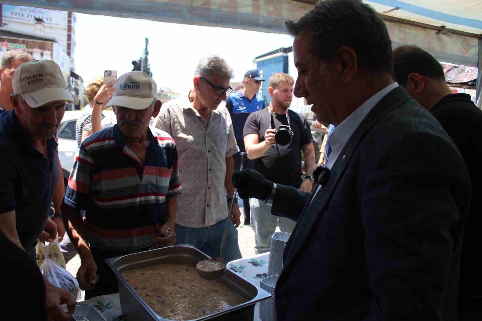 Efeler’den 3 bin kişilik aşure hayrı