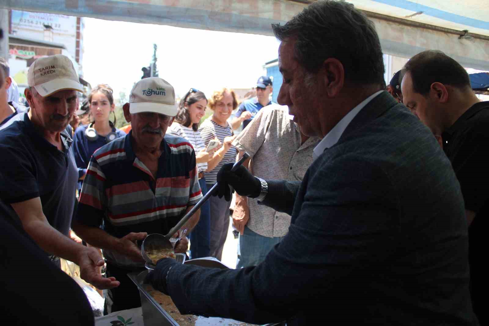 Efeler’den 3 bin kişilik aşure hayrı