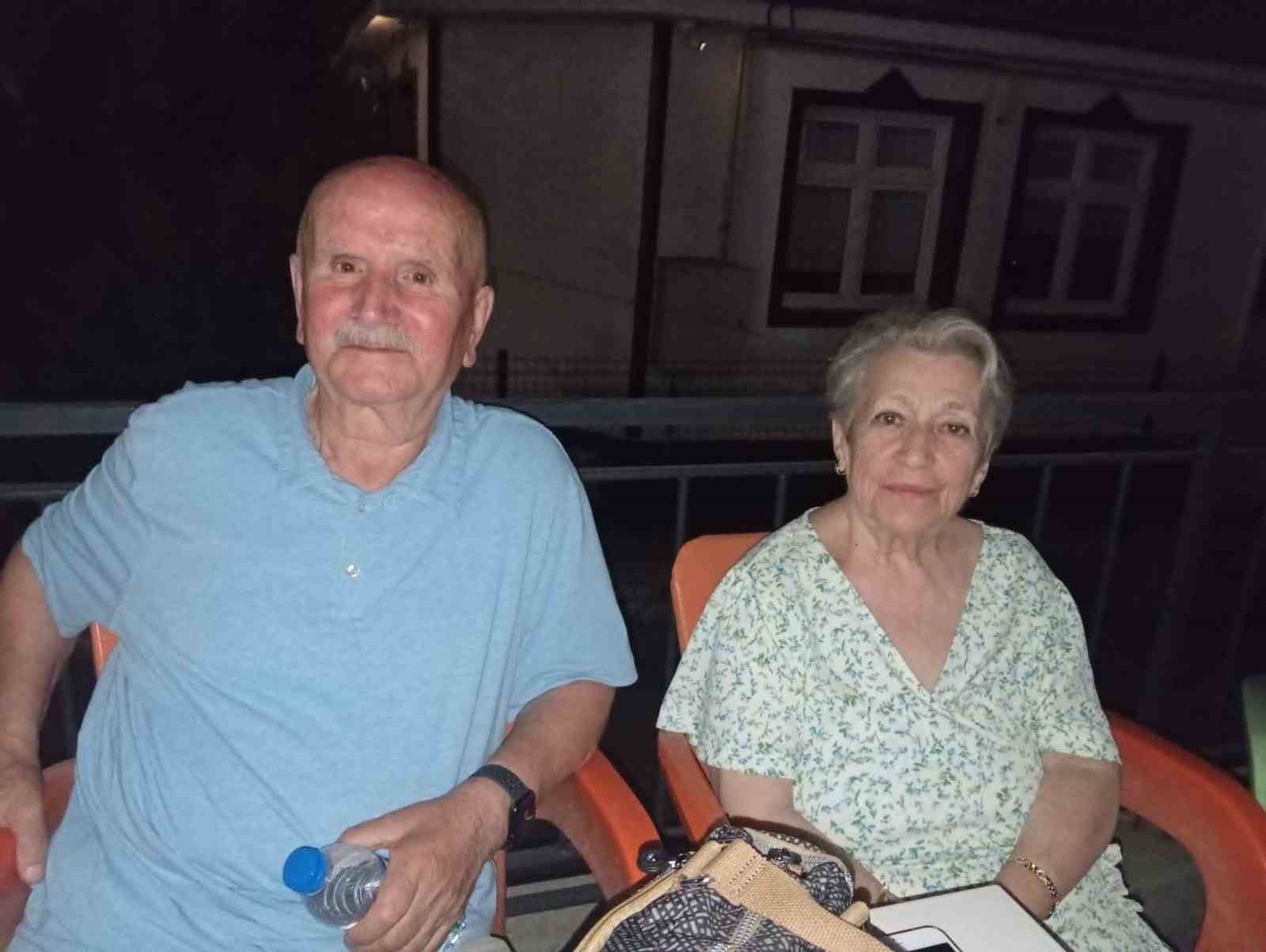 Emekli öğretmenler öğrencileriyle buluştu