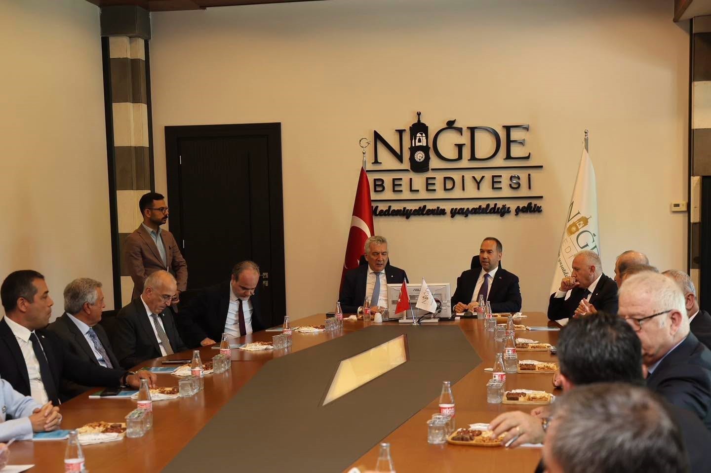 Başkan Özdemir İSO heyetine Niğde’nin yatırım potansiyelini anlattı