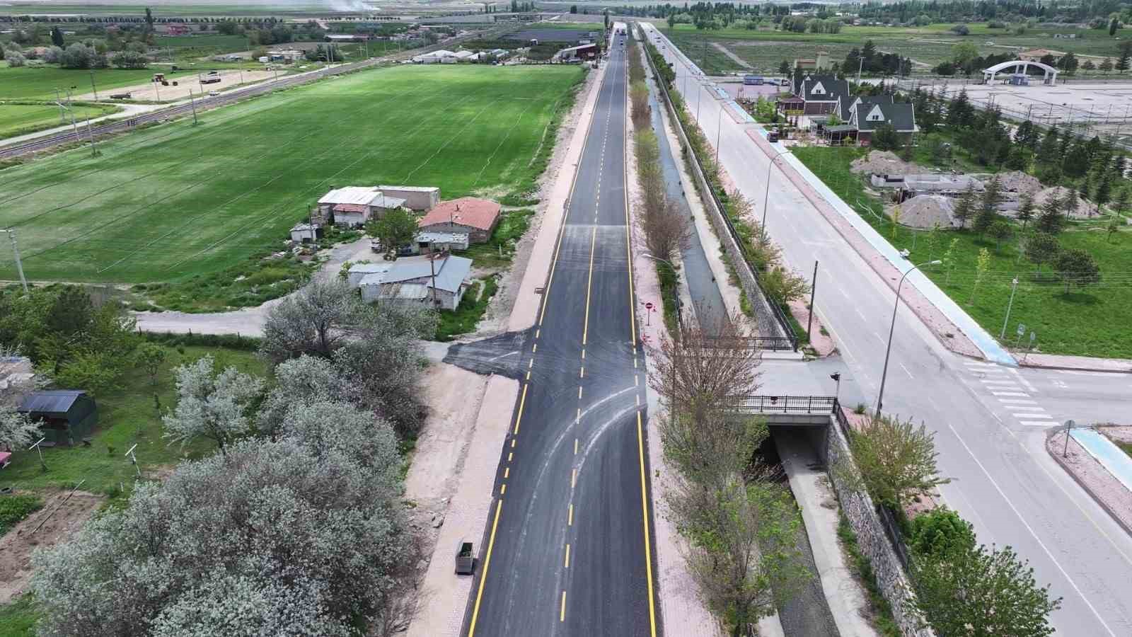 Niğde’de altyapısı tamamlanan yollar sıcak asfaltla yenileniyor