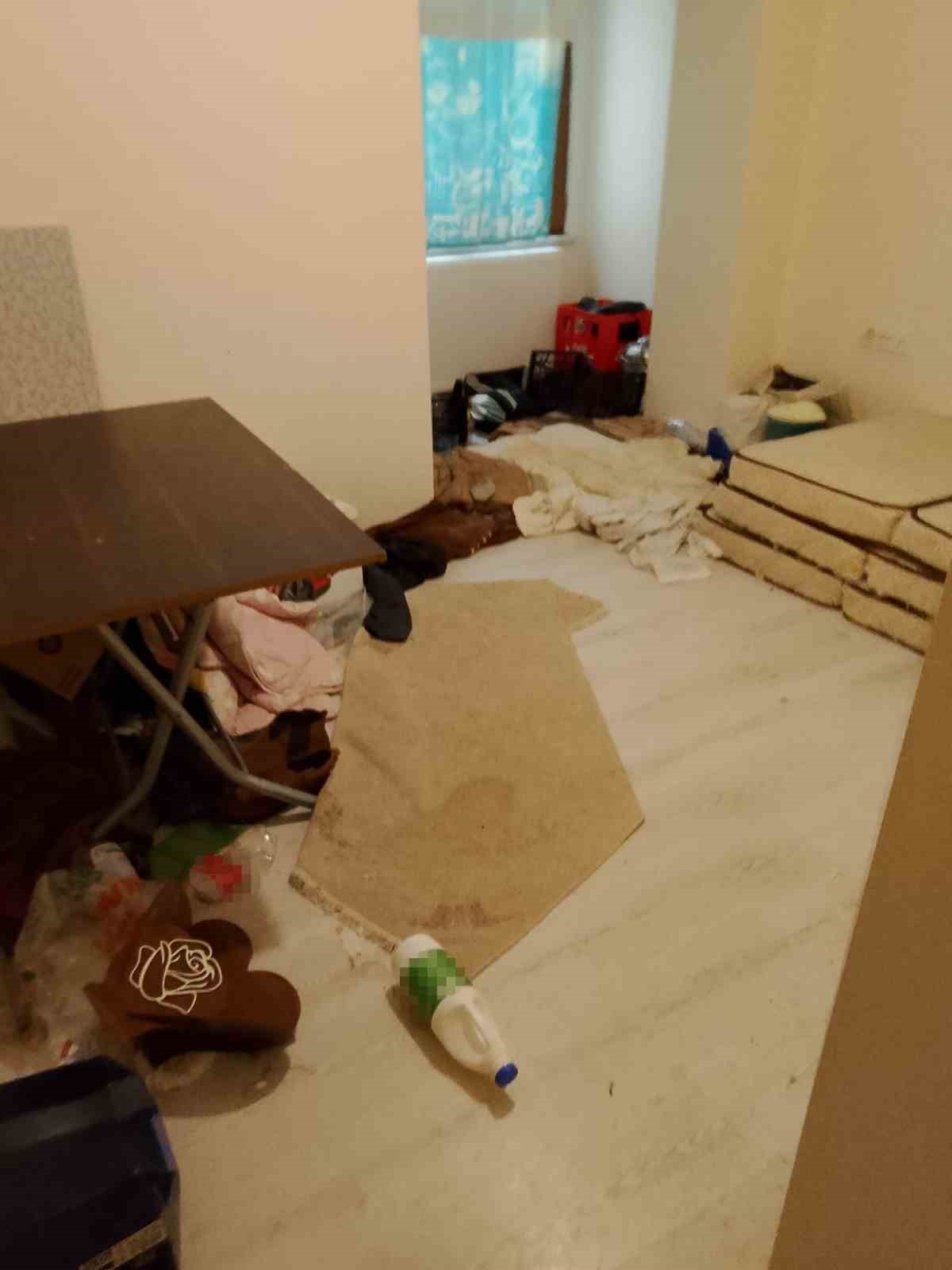 Komşuları taşınmak zorunda bırakan koku ihbarında şoke eden manzara