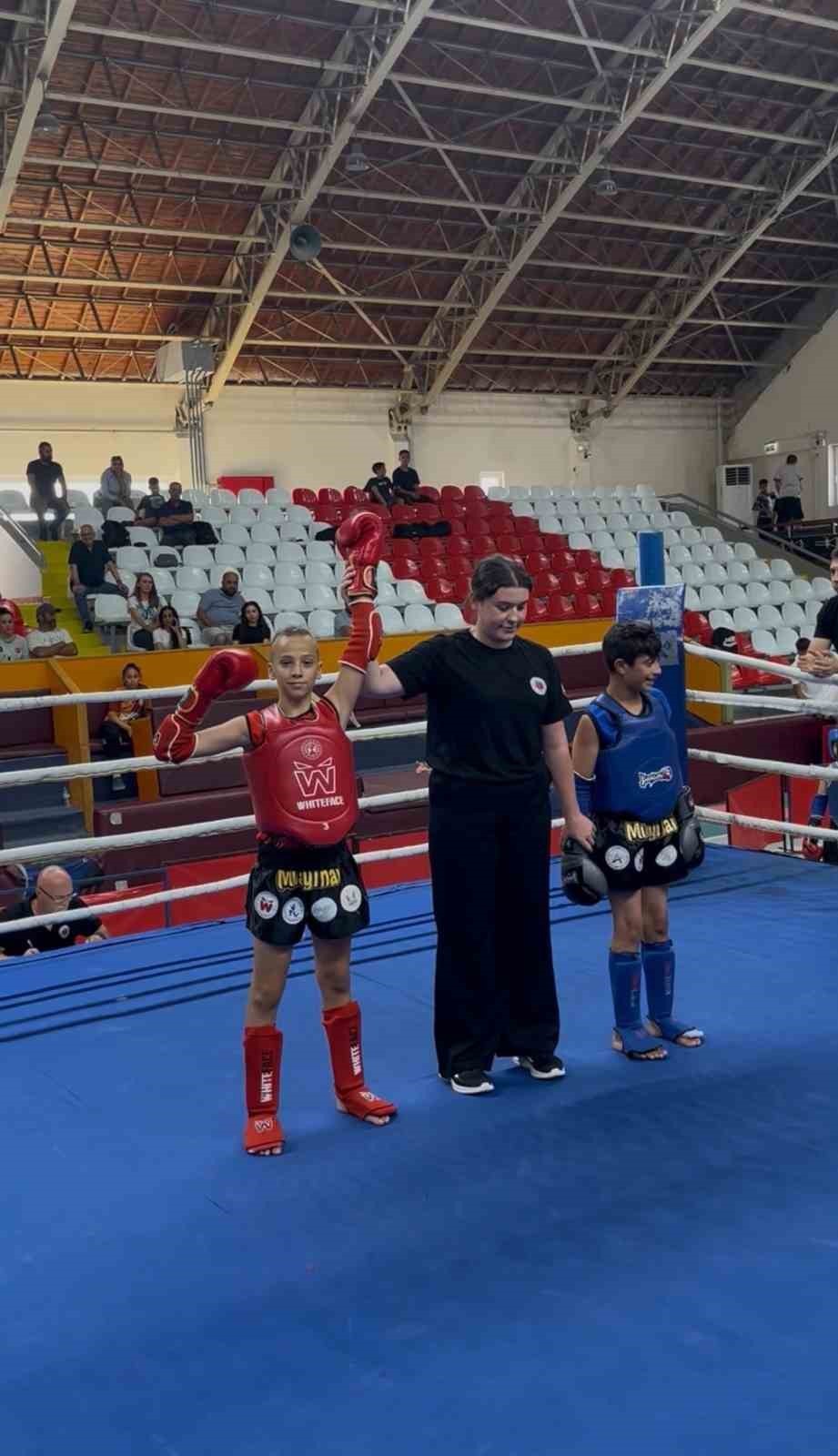 Akhisar’da 6 ilden 200 sporcu ringe çıktı, şampiyon Manisa oldu