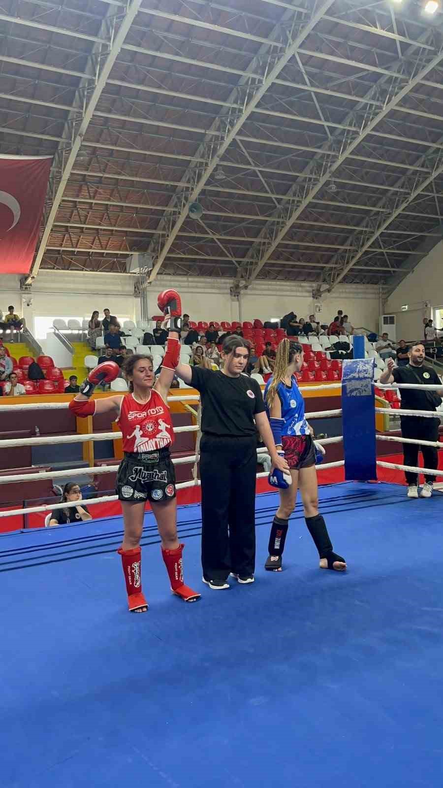 Akhisar’da 6 ilden 200 sporcu ringe çıktı, şampiyon Manisa oldu