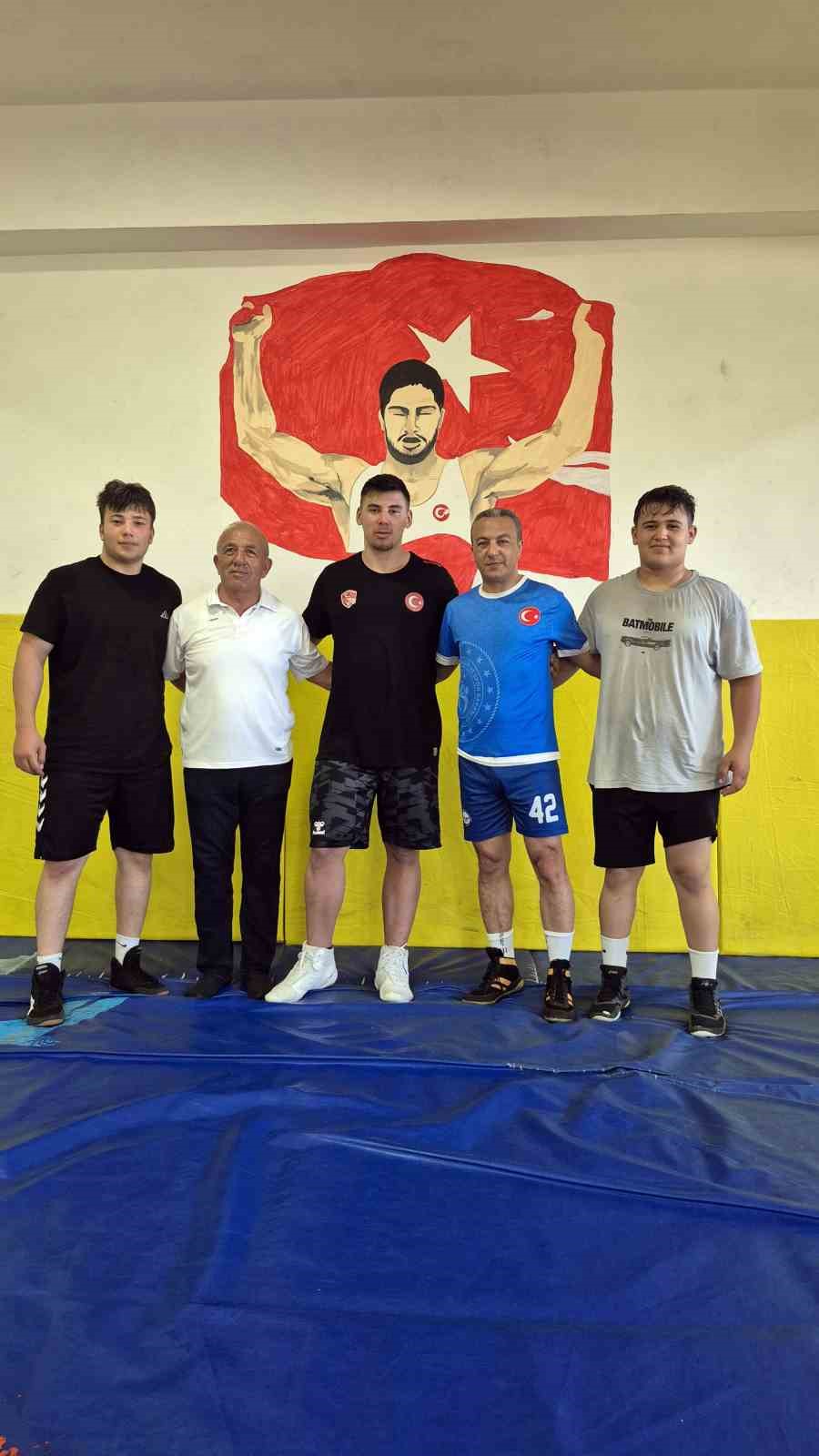 Sivaslı güreşçinin hedefi dünya zirvesi