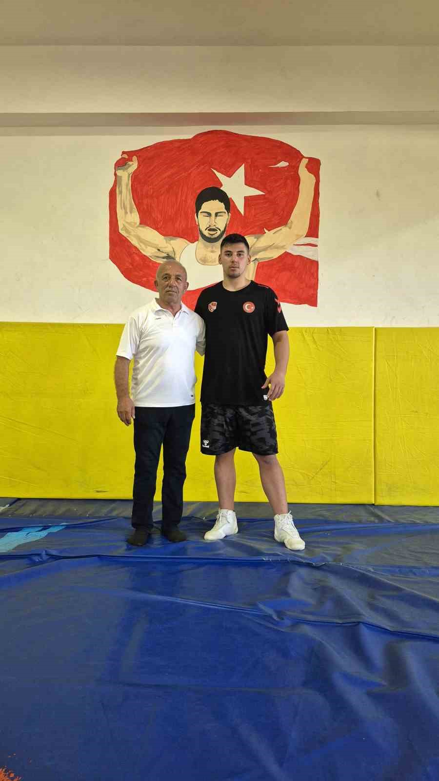 Sivaslı güreşçinin hedefi dünya zirvesi