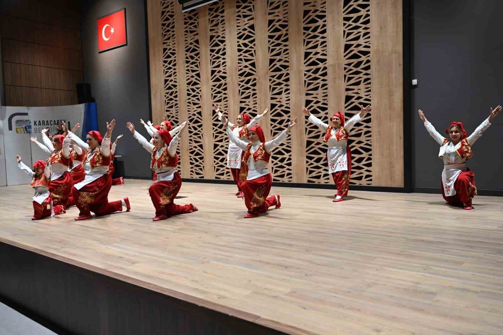 Karacabey’de halk oyunları gecesi büyük beğeni topladı
