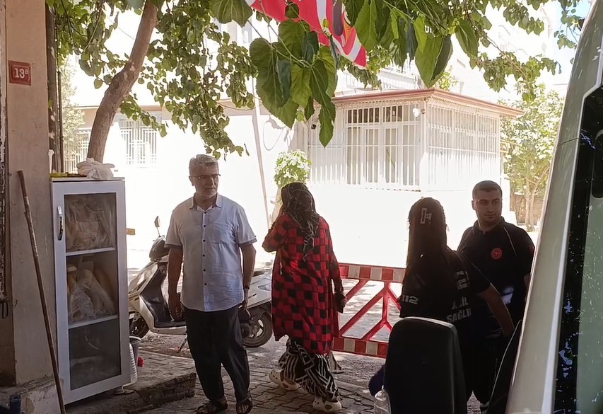 Altyapı çalışmaları sırasında kopan elektrik telleri evlerdeki cihazlara hasar verdi
