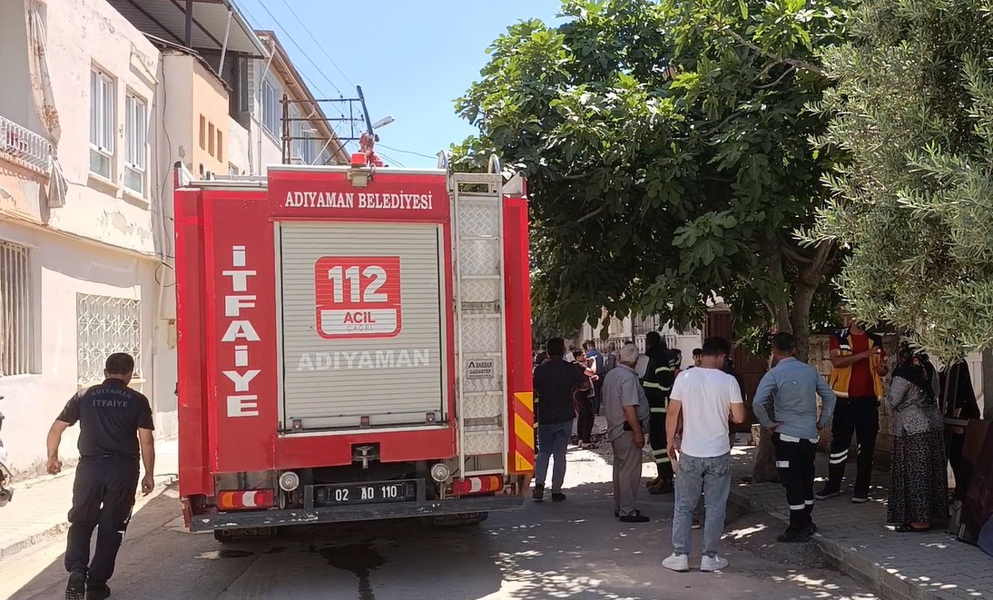 Altyapı çalışmaları sırasında kopan elektrik telleri evlerdeki cihazlara hasar verdi