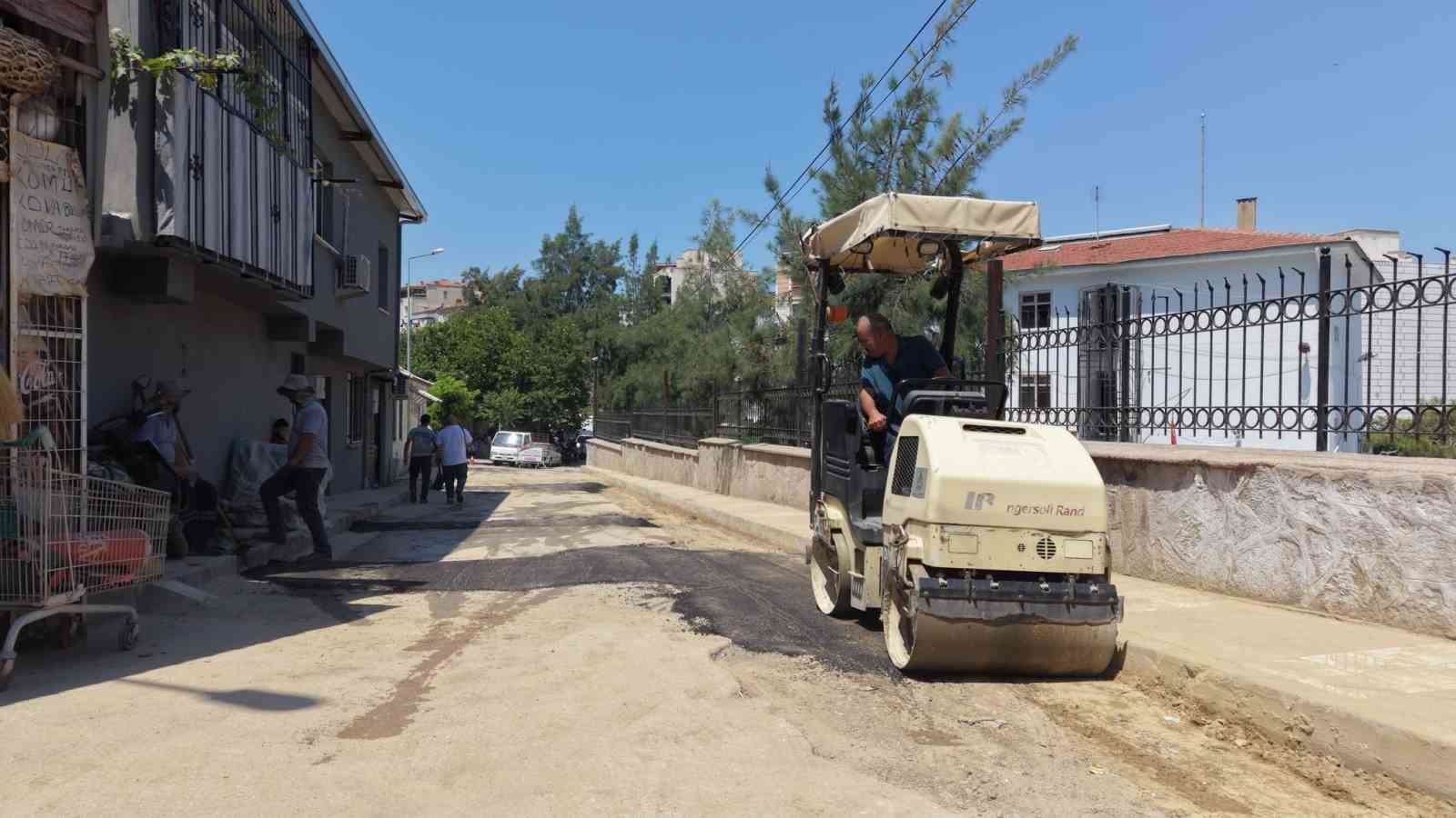 Şehzadeler’de altyapısı tamamlanan sokaklar asfaltlanıyor