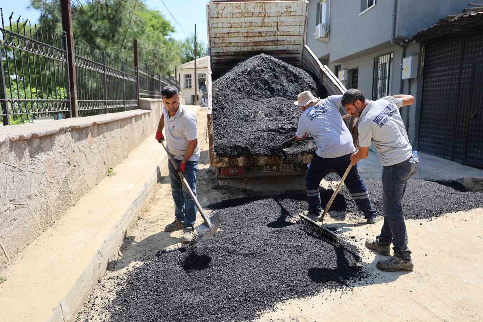 Şehzadeler’de altyapısı tamamlanan sokaklar asfaltlanıyor
