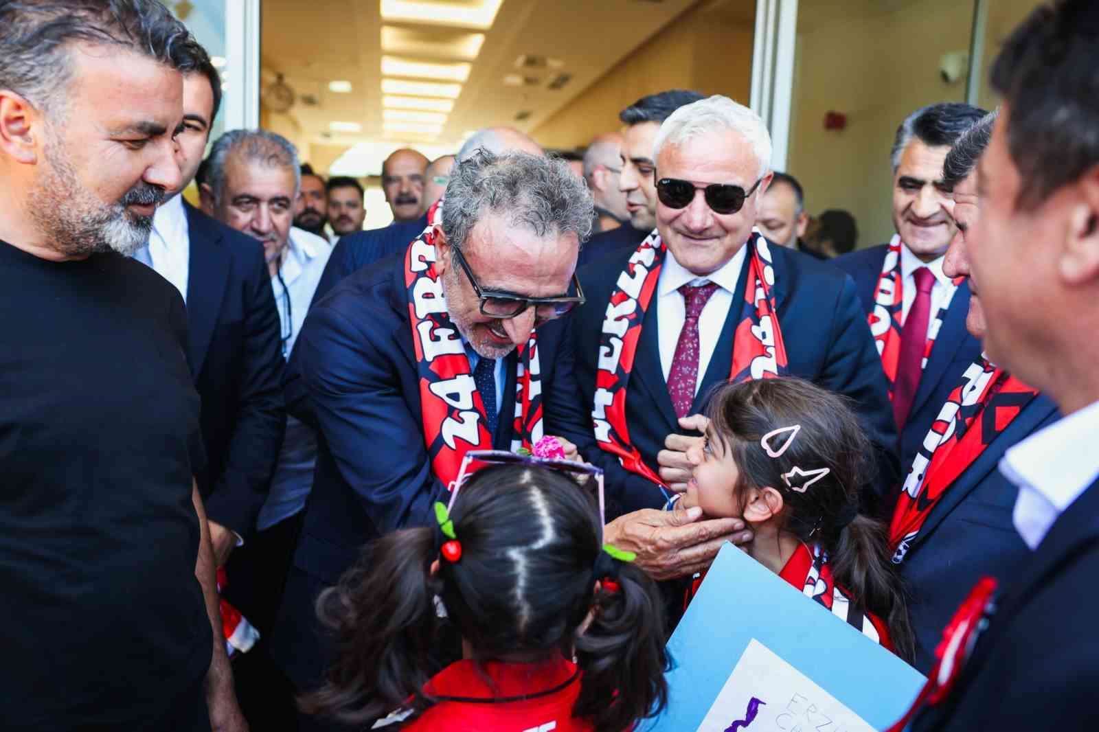 Ulukaya memleketi Erzincan’da coşkuyla karşılandı