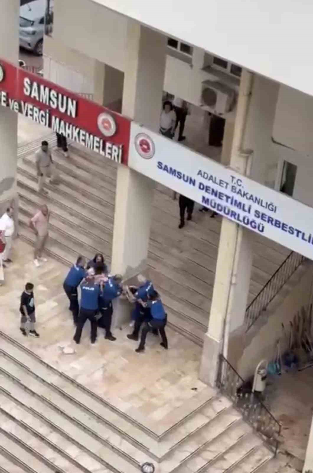 Polisin önünde kadın kavgası